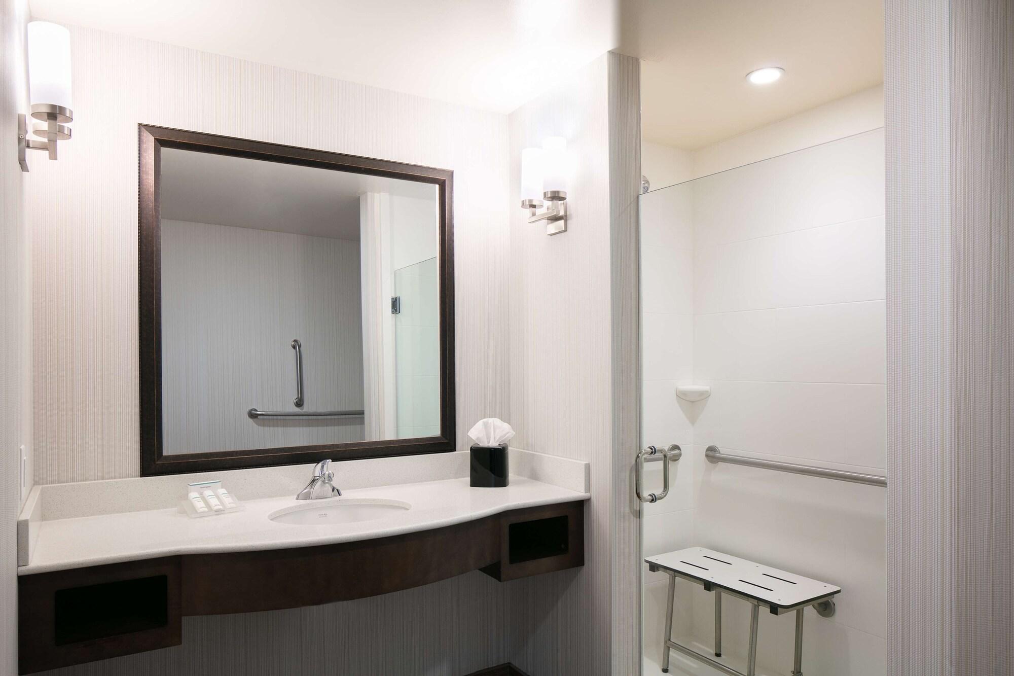 Hilton Garden Inn Bettendorf/ Quad Cities מראה חיצוני תמונה