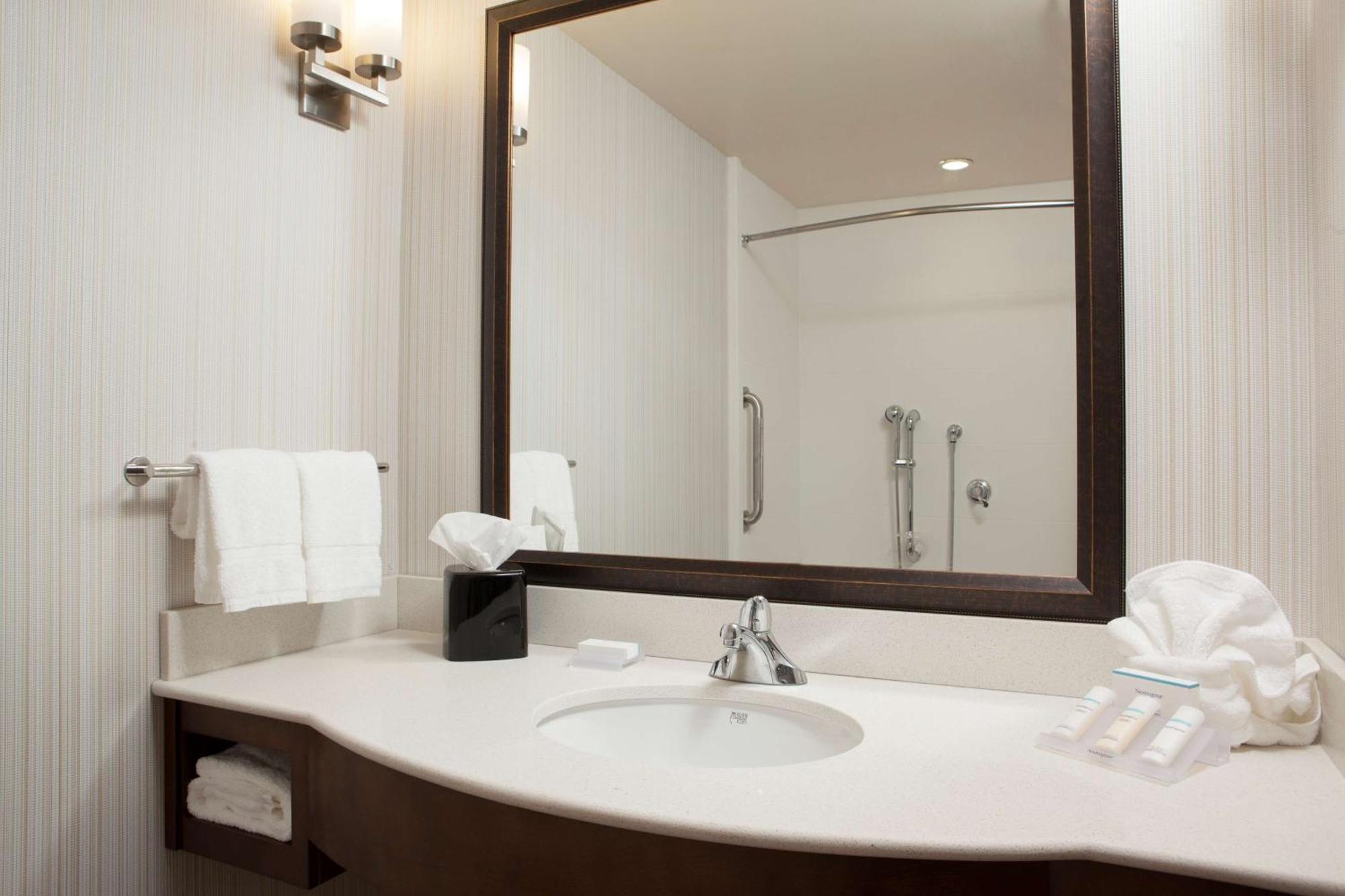 Hilton Garden Inn Bettendorf/ Quad Cities מראה חיצוני תמונה