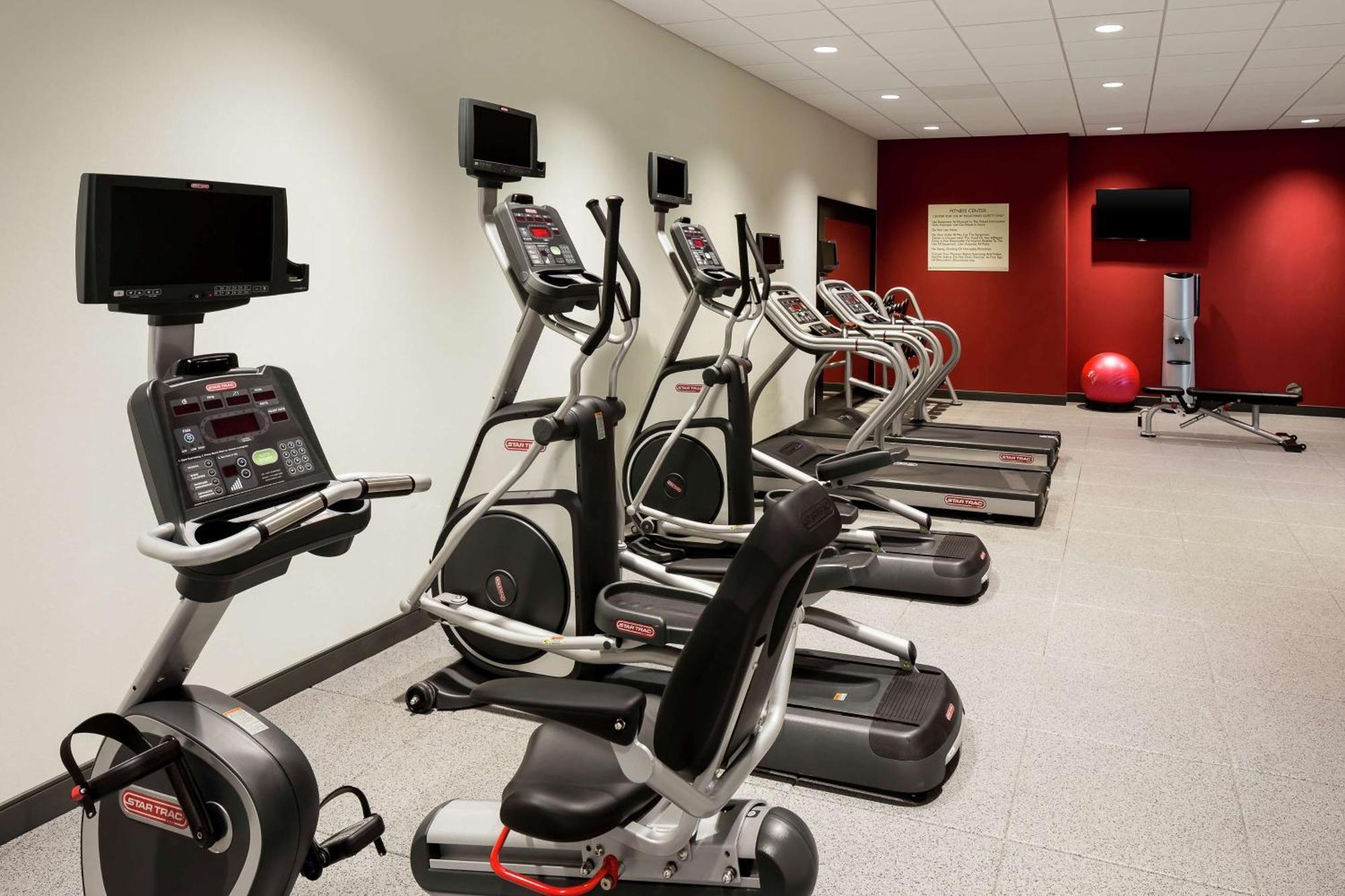 Hilton Garden Inn Bettendorf/ Quad Cities מראה חיצוני תמונה